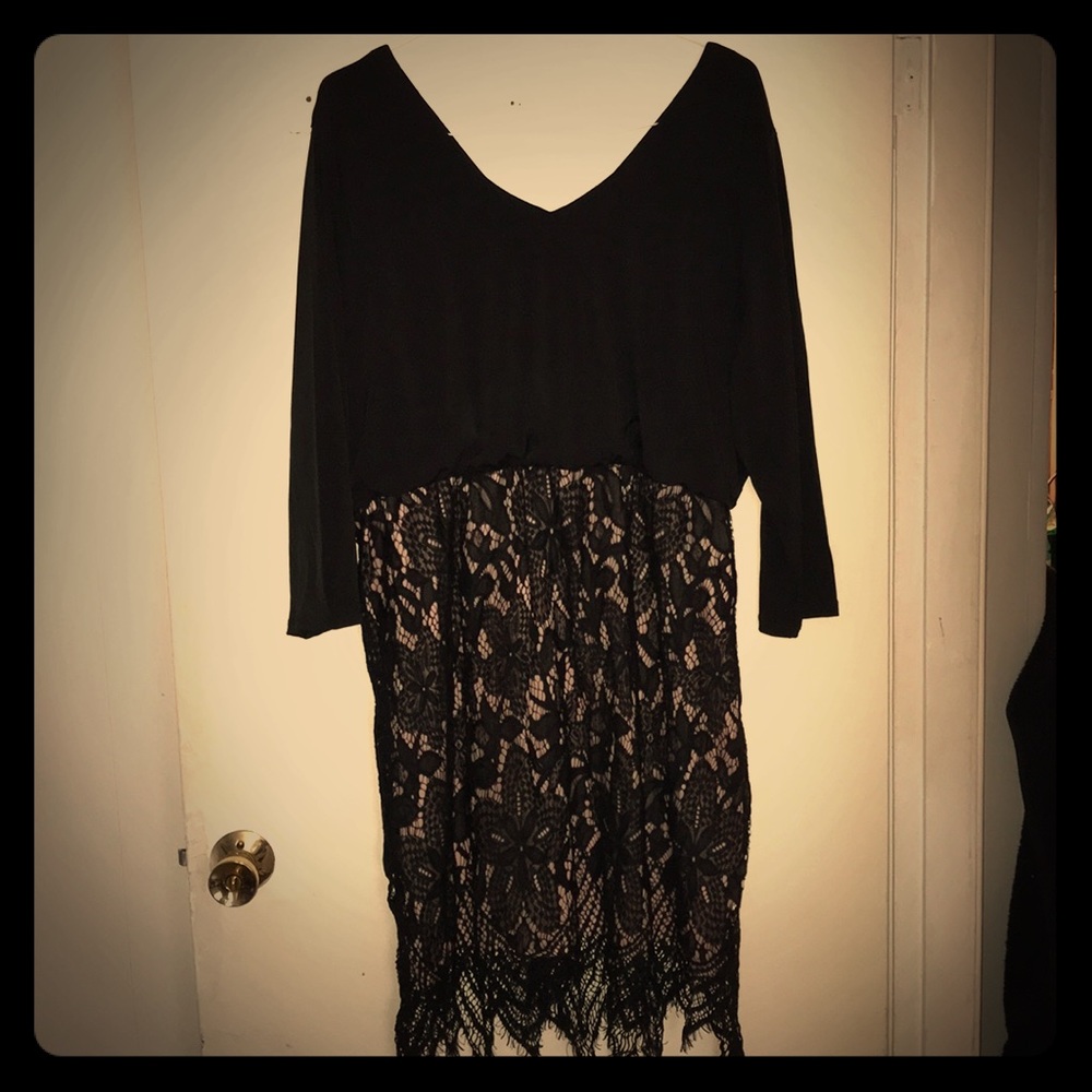 Size 2 Maurice’s dress black with pink underlay.